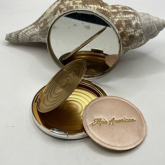 Elgin American VTG silver tone with etched birds and flowers compact - Picture 5 of 8